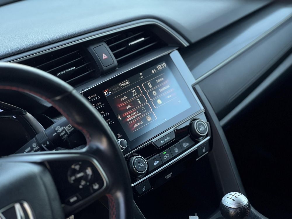 HONDA CIVIC 1.0 T Executive Sport Line 65e km. Magyarországi. 2 tulajdonos. Teljes szerviztörténet!