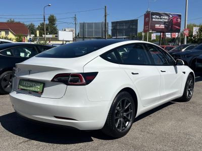 TESLA MODEL 3 Standard Range Plus Aut 102e km. garanciális. hőszivattyú. facelift. mátrix LED. 4 évszakos gumik!