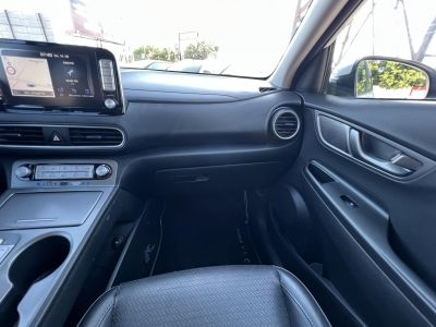 HYUNDAI KONA EV 64kWh Premium Magas felszereltség. megkímélt állapot! LED fényszóró Kamera Keyless Android!