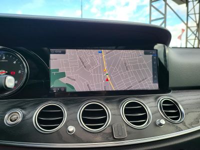 MERCEDES-BENZ E 220 d T 9G-TRONIC LED Panoráma Carplay Navi Kamera Ülésfűtés Megkímélt!