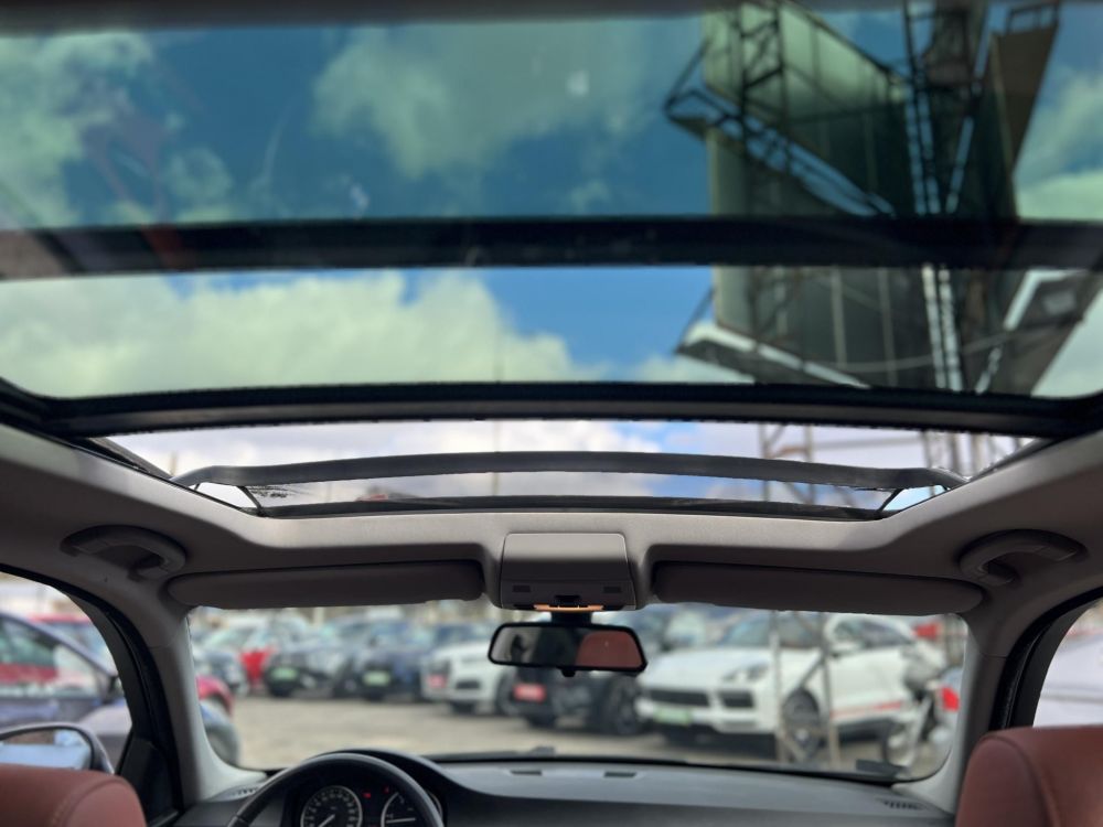 BMW 320d xDrive Touring (Automata) Bordó bőr belső.153e km. M.o.-i. frissen szervizelt! panoráma tető ülésfűtés