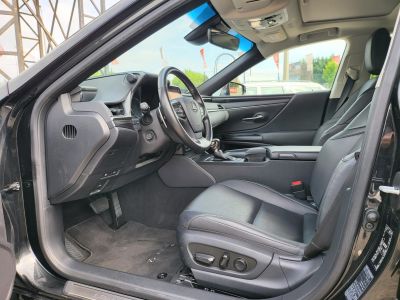 LEXUS ES 300h Prestiege Top CVT 60e km. LED Napfénytető Bőr Navi Tempomat Kamera Ülésfűtés