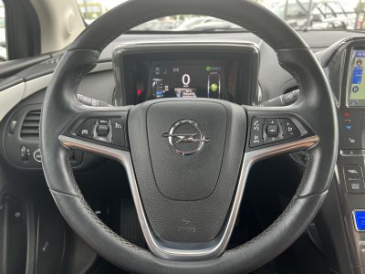 OPEL AMPERA E-Pioneer (Automata) 121e km. Zöld rendszám. Navi Tempomat Kamera Bose Ülésfűtés Bőr Keyless