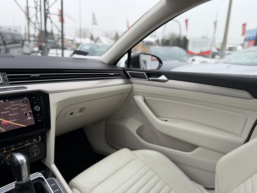 VOLKSWAGEN PASSAT VIII Variant 2.0 TSI BMT Highline 4Motion DSG R-line 280LE. Magyarországi. 115e km. Téli-nyári kerék garnitúra!