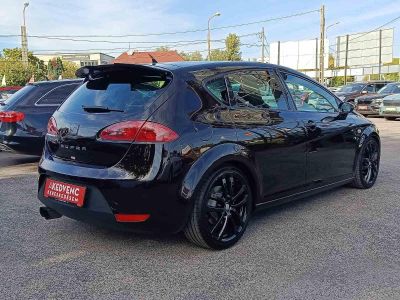 SEAT LEON 2.0 TFSI Cupra 350le! Integrált fejtámlás ülések. Boheme Purple fényezés