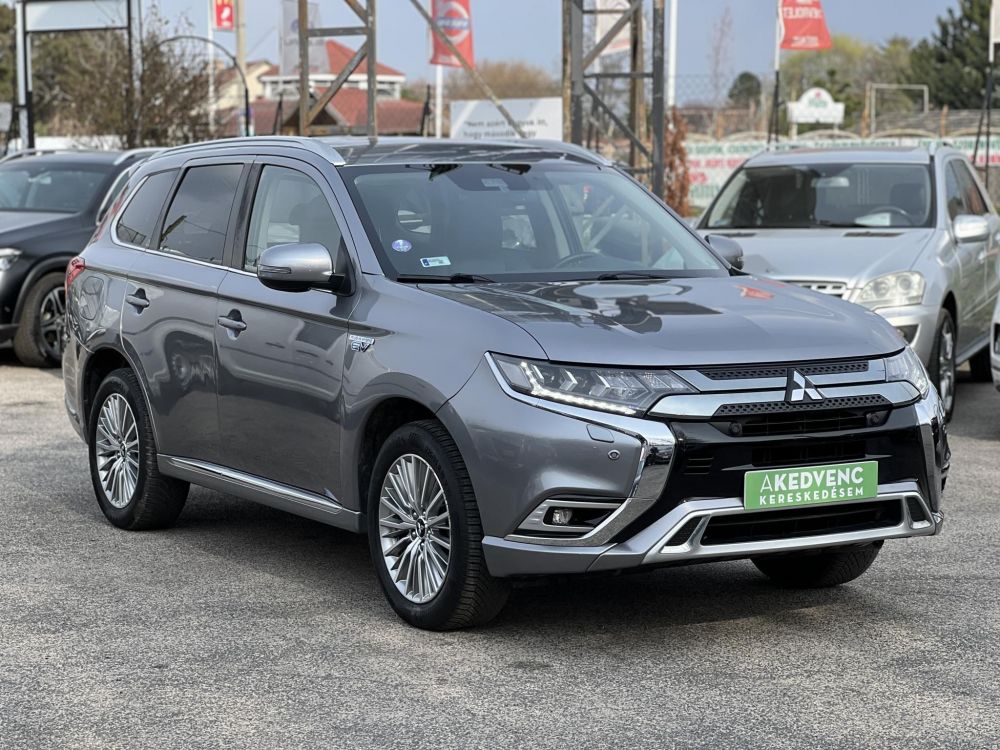 MITSUBISHI OUTLANDER 2.4 PHEV Instyle Premium 4WD CVT Magasan felszerelt. akár 40km elektromos hatótáv!