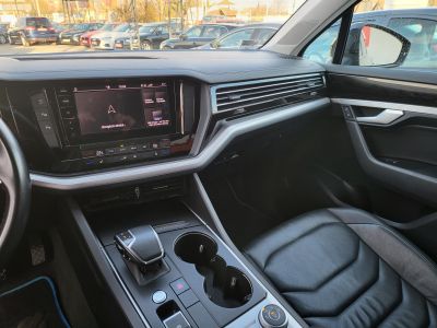 VOLKSWAGEN TOUAREG 3.0 V6 TDI Elegance Tiptronic ic LED Távtartó Sávtartó Navi Ülésfűtés Bluetooth Vonóhorog!