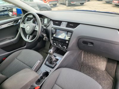 SKODA OCTAVIA 1.5 TSI ACT Style 96e km. M.o.-i. 1.tul. Digitklíma Távtartó Tempomat Ülésfűtés Bluetooth
