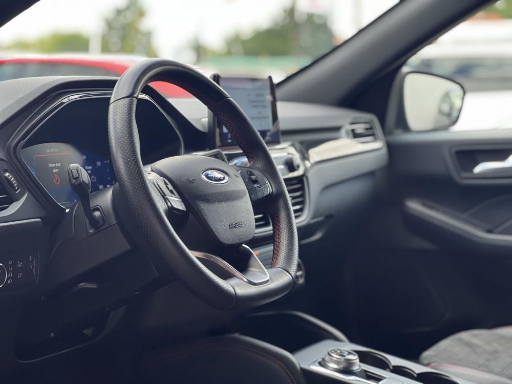 FORD KUGA 2.5 FHEV ST-Line X CVT 42e km. újszerű állapot