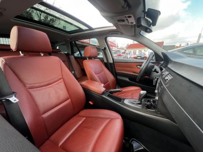 BMW 320d xDrive Touring (Automata) Bordó bőr belső.153e km. M.o.-i. frissen szervizelt! panoráma tető ülésfűtés