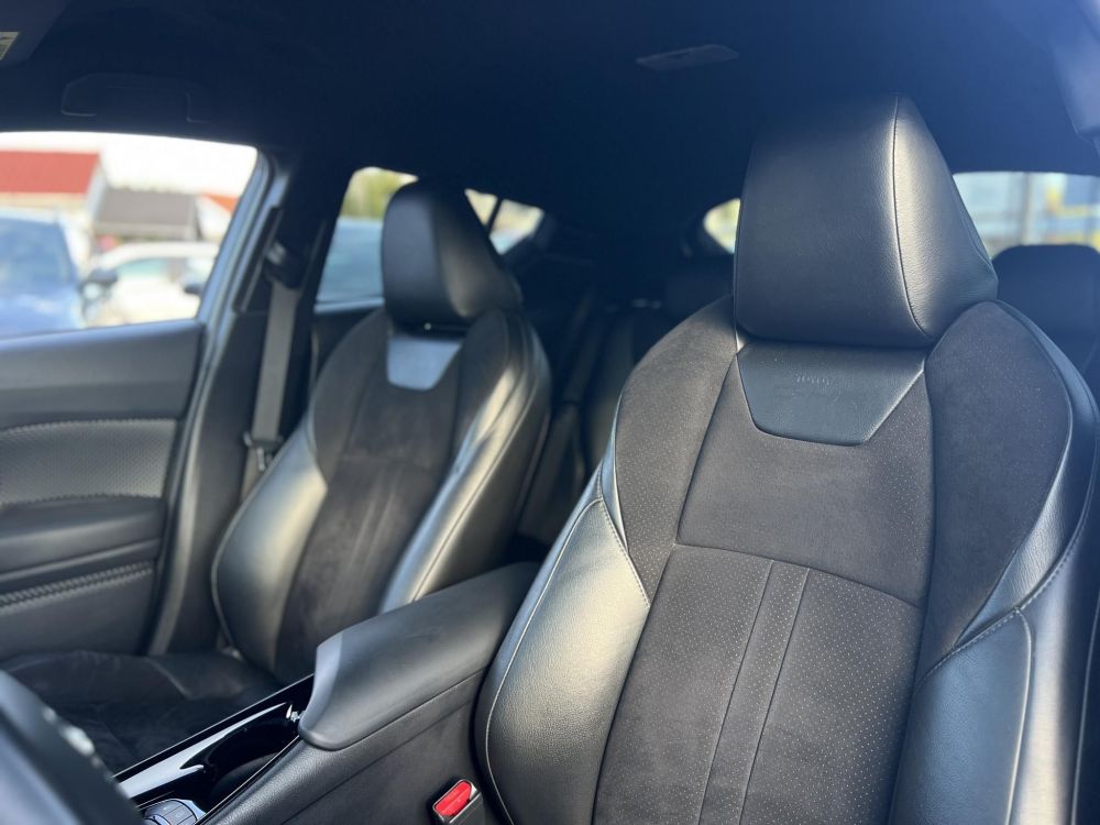 TOYOTA C-HR 2.0 Hybrid Selection e-CVT M.o.-i. LED fényszórók. kamera. keyless. sávtartó. ülés-kormányfűtés