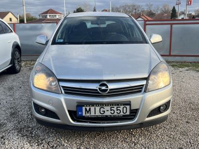 OPEL ASTRA H 1.6 Classic III M.o.-i. Digitklíma Tempomat Téli-nyári gumi!