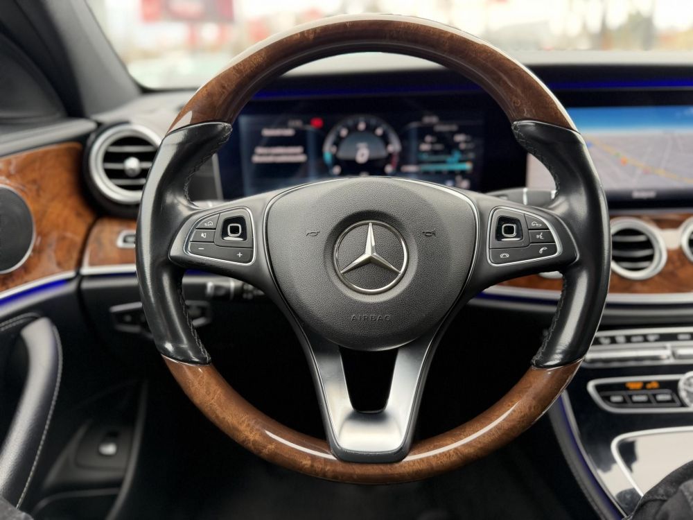 MERCEDES-BENZ E 220 d 9G-TRONIC Megkímélt állapot. LED Holttér HUD Carplay Fakormány 360kamera