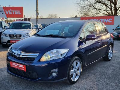 TOYOTA AURIS 1.8 HSD Sol Navi (Automata) Xenon Tempomat Kamera Digitklíma Vonóhorog Keyless