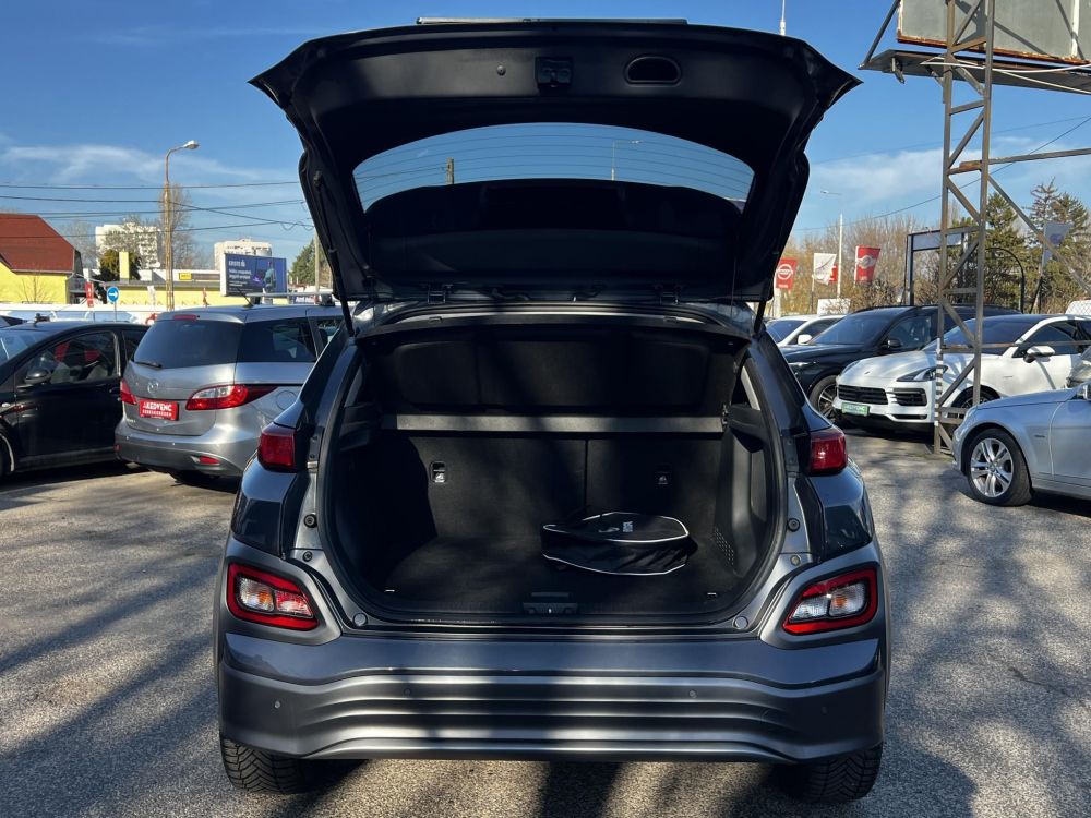 HYUNDAI KONA EV 64kWh Premium 124e km. 400+ hatótáv. napfénytető. Kitünő állapot!