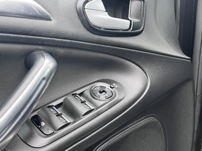 FORD S-MAX 2.0 TDCi Business Powershift Tempomat. fűthető ülések. navigáció. téli-nyári kerékszett