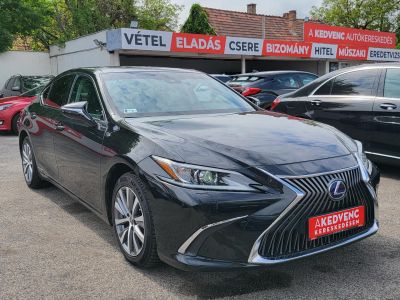 LEXUS ES 300h Prestiege Top CVT 60e km. LED Napfénytető Bőr Navi Tempomat Kamera Ülésfűtés