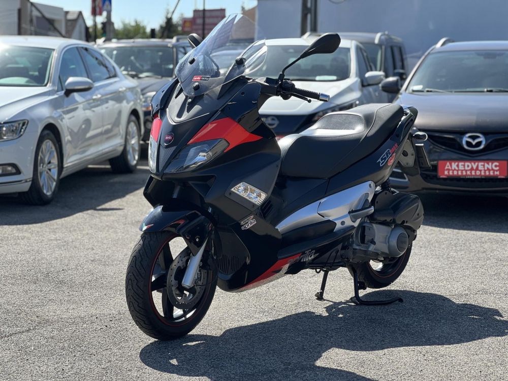 APRILIA SR MAX 300
