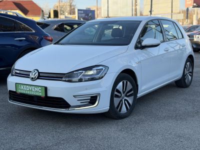 VOLKSWAGEN GOLF VII e-Golf Edition 120e km. 230km hatótáv. 2 töltő kábel. CARPLAY!