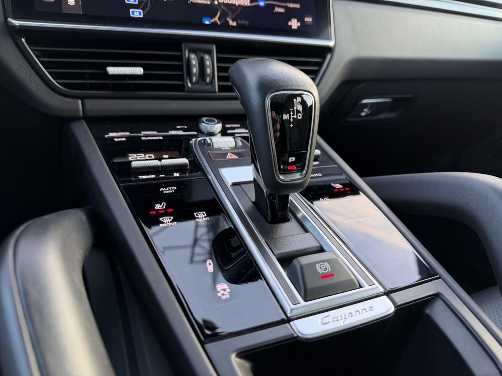 PORSCHE CAYENNE Coupé E-Hybrid Tiptronic ic 48e km. Sérülésmentes. 2027.12-ig zöld rendszám