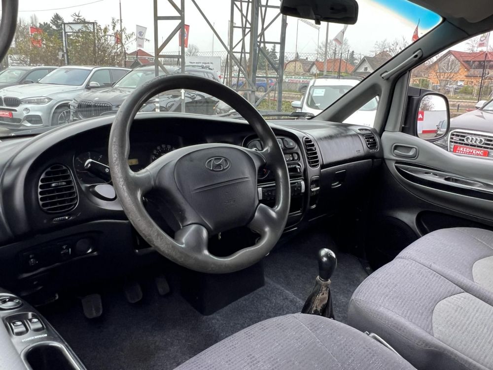 HYUNDAI H-1 2.5 CRDI (9 személyes )