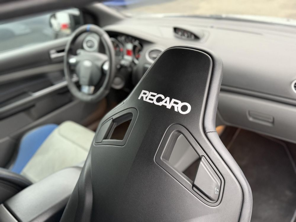 FORD FOCUS RS 2.5 T Értékes kiegészítőkkel