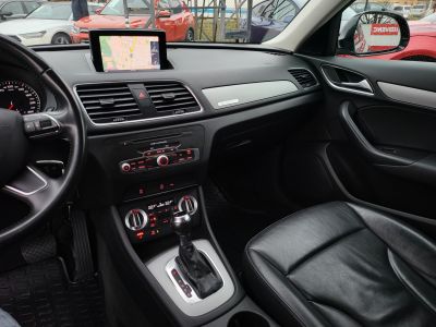 AUDI Q3 2.0 TDI DPF quattro S-tronic S-Line LED Bőrbelső Navigáció Ülésfűtés Tempomat Start-Stop PDC