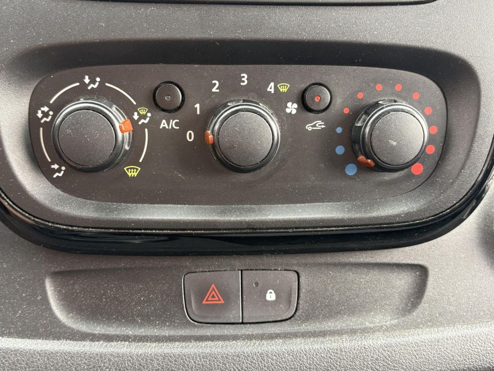 OPEL VIVARO 1.6 CDTI L1H1 2.7t Start-Stop Euro 6 (9 személyes) M.o.-i. 1.tul. Tempomat Klíma Tolatóradar