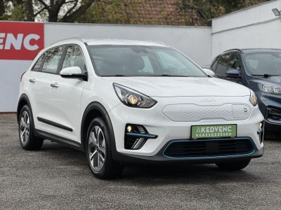 KIA NIRO e-Niro 64kWh Silver 455 km wltp hatótáv. carplay. tempomat. vezetéstámogató rendszerek!