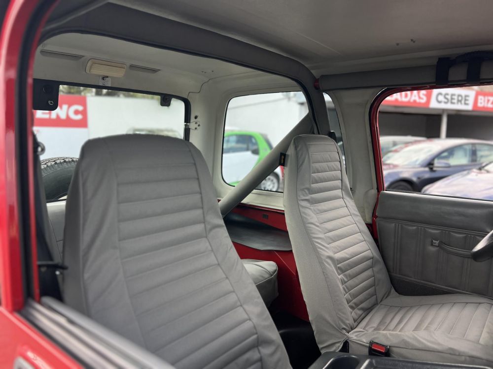 JEEP WRANGLER Hard Top 2.5 Nagyon szép karosszéria. európai kivitel. karbantartott