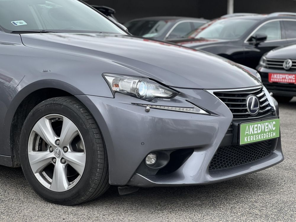 LEXUS IS 300h Comfort Leather&Navigation (Automata) Hybrid garancia Márkaszervizelt. Gyári fényezés. Téli-nyári gumi garnitúra!