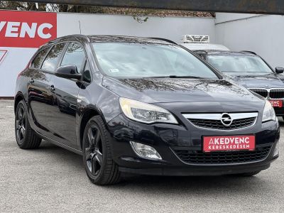 OPEL ASTRA Sports Tourer 2.0 CDTI Sport Tempomat Digitklíma Tolatóradar Multikormány Ülésfűtés