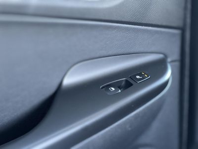 HYUNDAI KONA EV 64kWh Premium 124e km. 400+ hatótáv. napfénytető. Kitünő állapot!