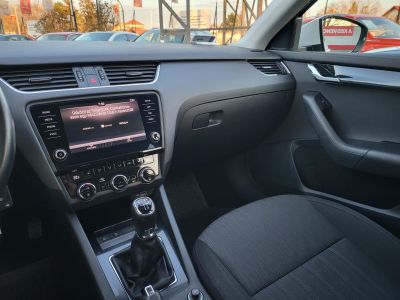 SKODA OCTAVIA Combi 1.6 CR TDI Ambition Magyarországi Tempomat Carplay Ülésfűtés Szervizelt!