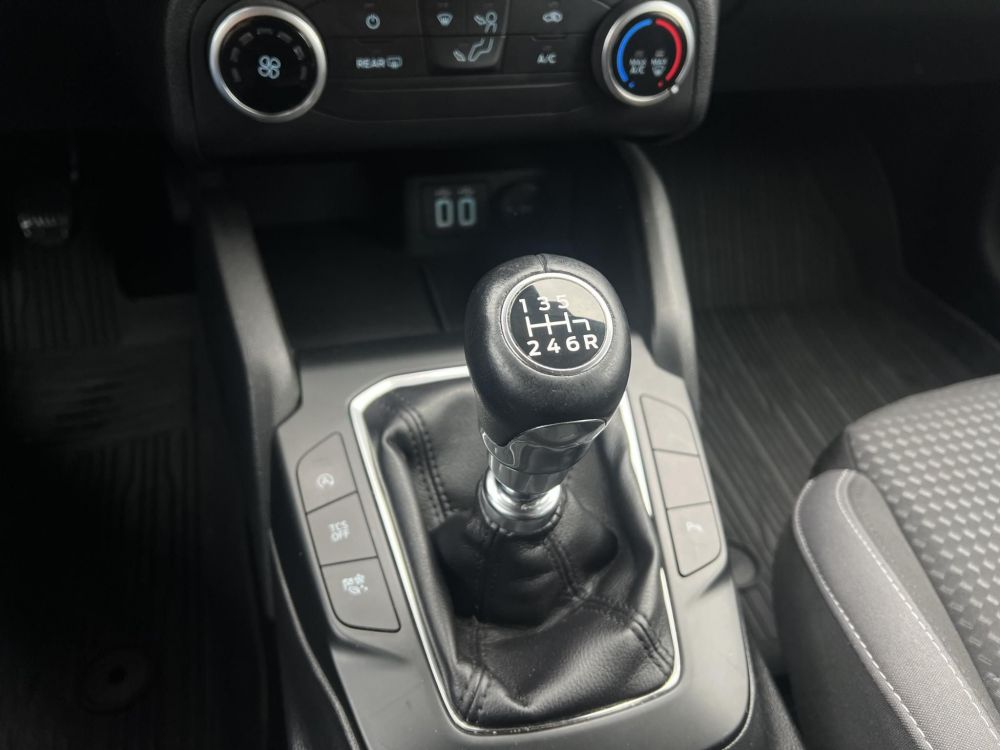 FORD FOCUS 1.0 EcoBoost Connected M.o.-i. 1.tul. Márkaszervizelt! Carplay