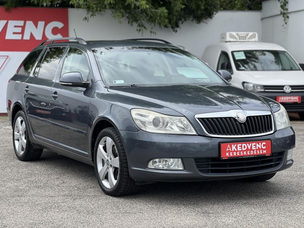 SKODA OCTAVIA Combi 2.0 TDI Ambiente DSG Tempomat Ülésfűtés Bluetooth Navigáció!