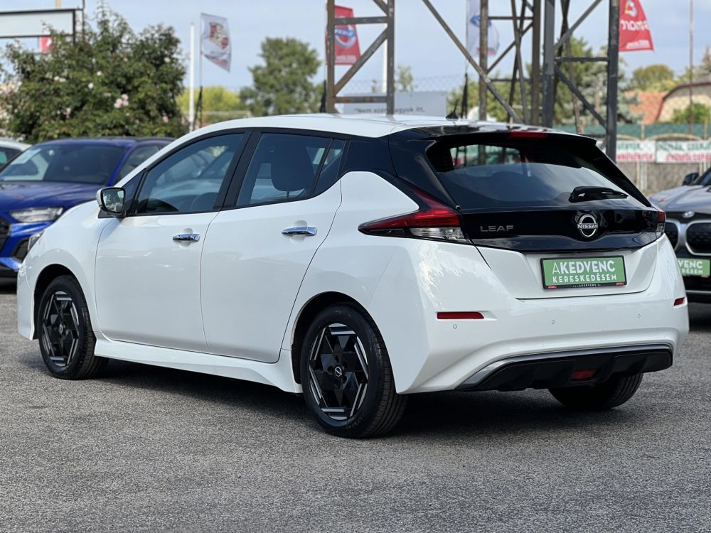 NISSAN LEAF Acenta 40kWh (Automata) 29e km. 270km hatótáv. keyless. 360 kamera. első-hátsó ülésfűtés. téli-nyári ker