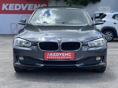 BMW 318d 156e km. ülésfűtés. navigáció. bluetooth. tolatóradar. keyless. 2 gyári kulcs!