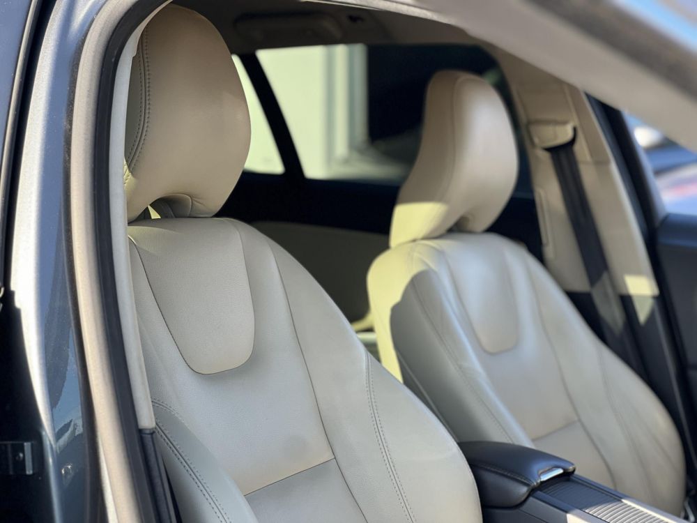 VOLVO V60 2.0 [T4] Kinetic Geartronic M.o.-i. magasan felszerelt. végig vezetett szervizkönyv!