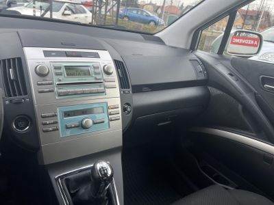 TOYOTA COROLLA VERSO 1.8 Linea Sol 7 személyes Tempomat Digitklíma Tolatóradar 4 évszakos gumik Megkímélt!