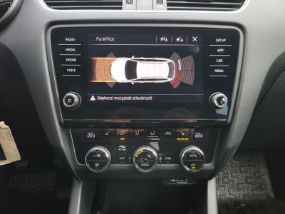 SKODA OCTAVIA Combi 2.0 CR TDI SCR Ambition Magyarországi Tempomat Ülésfűtés Carplay PDC Bluetooth Szervizelt!