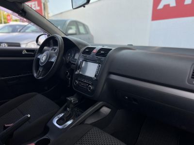 VOLKSWAGEN JETTA 1.6 Comfortline DSG Magyarországi Tolatóradar Navi Tempomat!