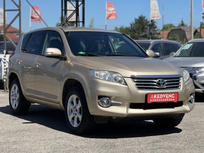 TOYOTA RAV 4 Rav4 2.0 4x4 Executive CVT Alcantara belső. kormányváltó. parkolóradar