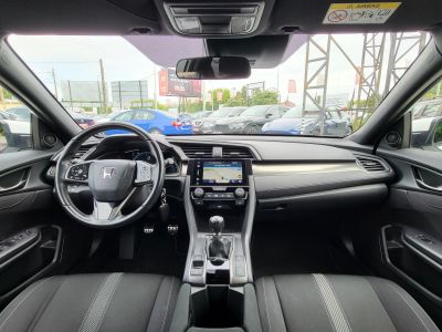 HONDA CIVIC 1.0 T Elegance Navi M.o.i. 1.tul. Márkaszervizelt! 150e km-ig garanciális!
