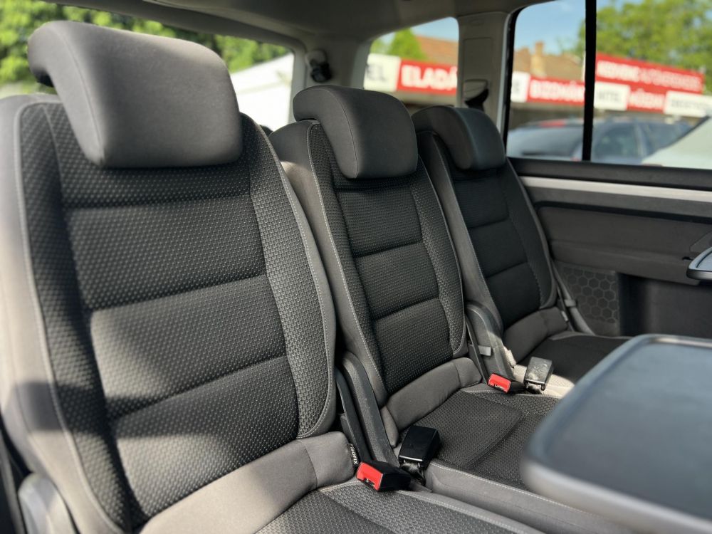 VOLKSWAGEN TOURAN 1.6 CR TDI Comfortline [7 személy] Vezérlés cserélve. 4 évszakos gumik!