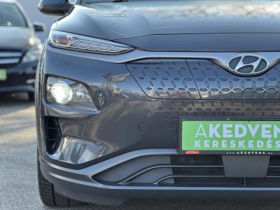 HYUNDAI KONA EV 64kWh Premium 124e km. 400+ hatótáv. napfénytető. Kitünő állapot!