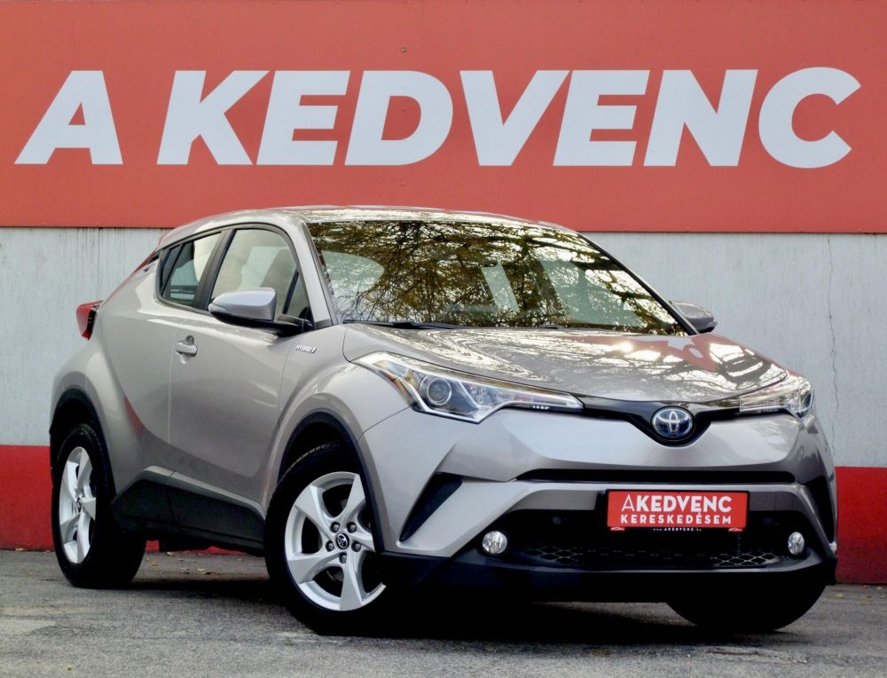 TOYOTA C-HR 1.8 Hybrid Style e-CVT 53e km. Navi Tempomat Ülésfűtés Kamera Pre-Crash Bluetooth