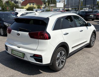 KIA NIRO e-Niro 64kWh Platinum JBL M.o.-i. 1.tul. Márkaszervizelt!