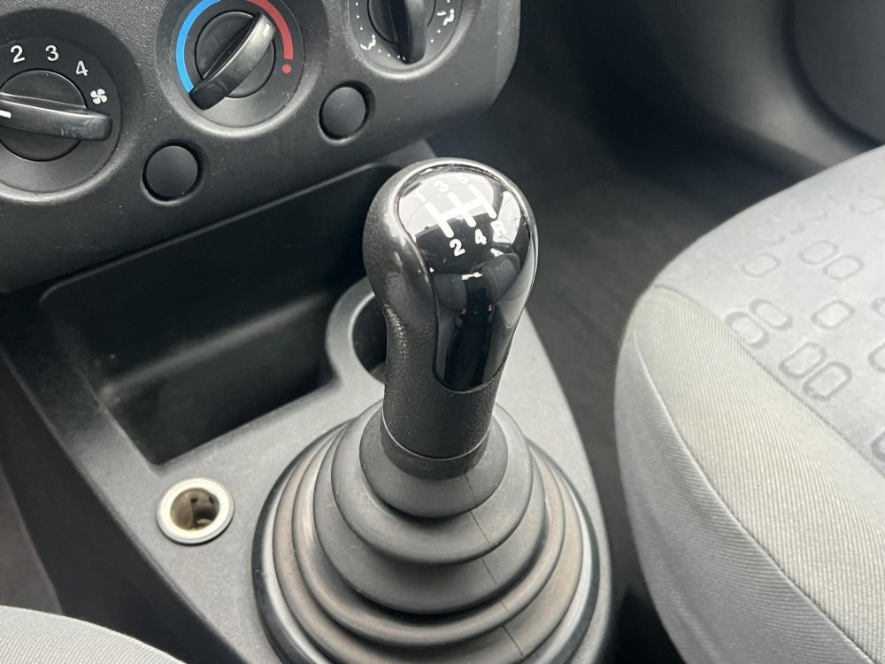 FORD FIESTA 1.3 Comfort Semmi extra.....még 1 év műszaki!