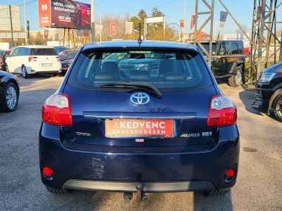 TOYOTA AURIS 1.8 HSD Sol Navi (Automata) Xenon Tempomat Kamera Digitklíma Vonóhorog Keyless